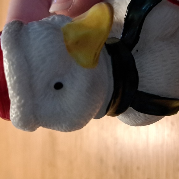 Resin white Duck figurine with Santa hat and scarf vintage - Picture 6 of 6